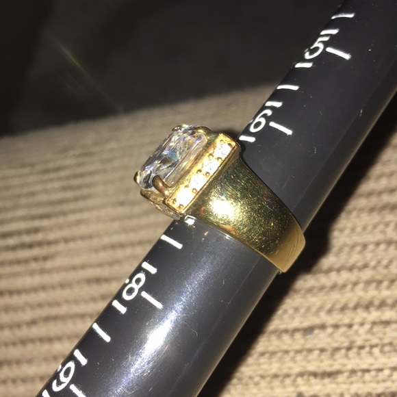 Simulated diamond gold tone ring - Picture 3 of 6